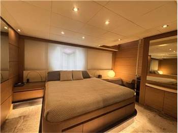 Pershing 80