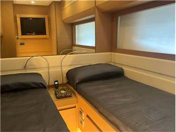 Pershing 80