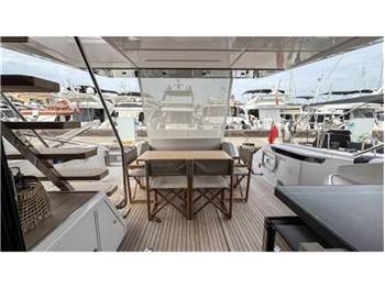 Ferretti yachts 580