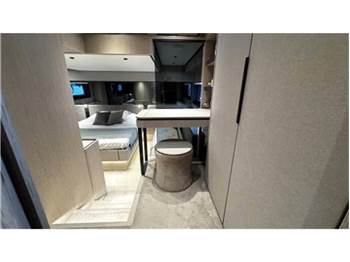 Ferretti yachts 580