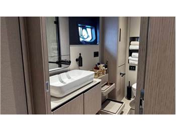 Ferretti yachts 580