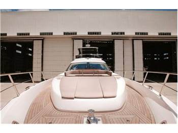 Faraday yachts Maxwell 64