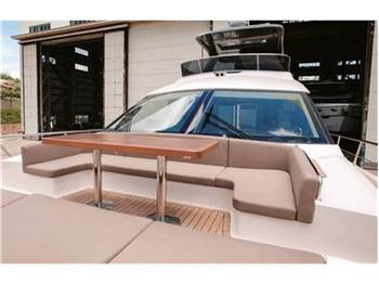 Faraday yachts Maxwell 64