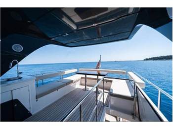 Faraday yachts Maxwell 64