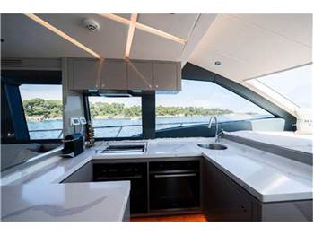 Faraday yachts Maxwell 64