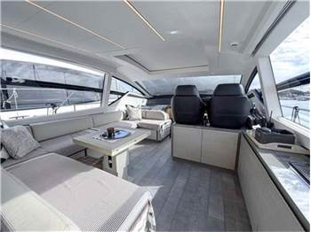 Pershing 62