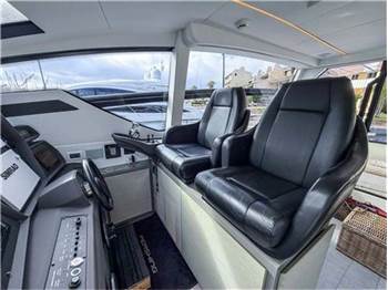 Pershing 62