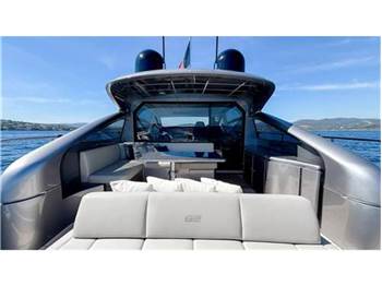 Pershing 62