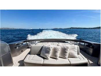 Pershing 62