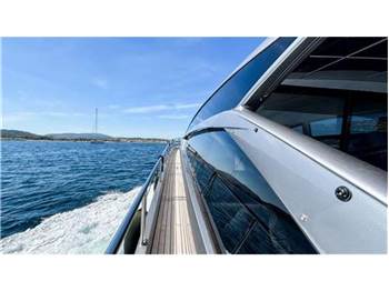 Pershing 62