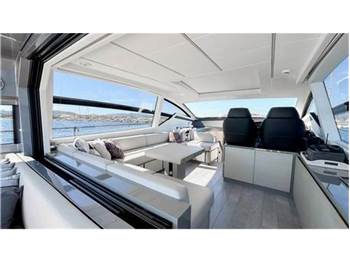 Pershing 62
