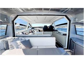 Pershing 62