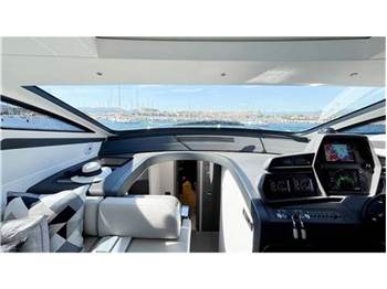 Pershing 62