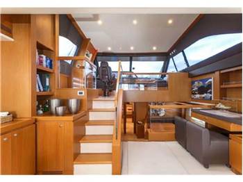 Ferretti yachts Altura 840