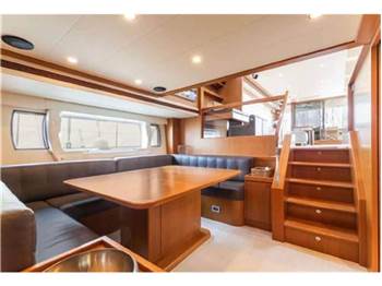 Ferretti yachts Altura 840