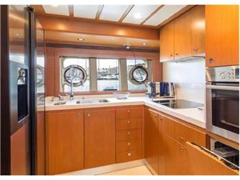 Ferretti yachts Altura 840
