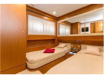 Ferretti yachts Altura 840