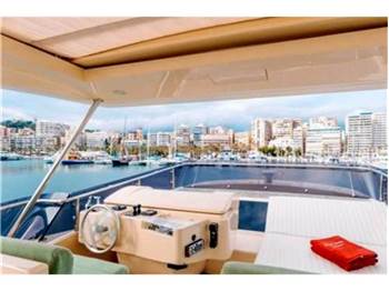 Ferretti yachts Altura 840