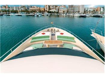 Ferretti yachts Altura 840