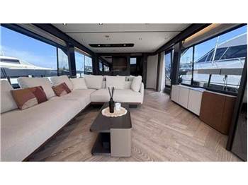 Ferretti yachts 800