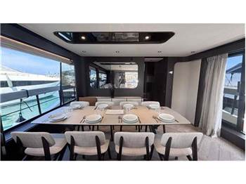 Ferretti yachts 800
