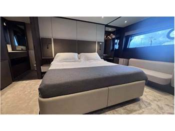 Ferretti yachts 800