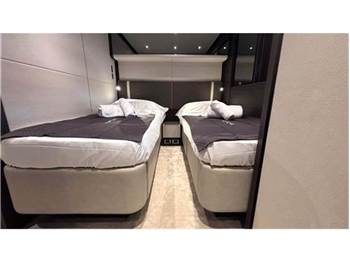 Ferretti yachts 800