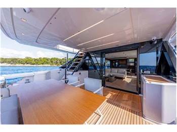 FERRETTI YACHTS 800
