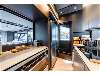FERRETTI YACHTS 800