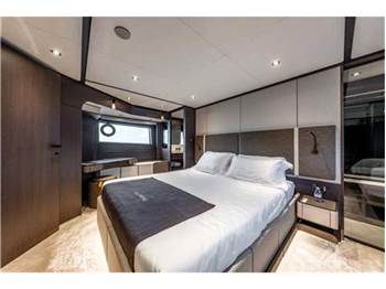 FERRETTI YACHTS 800