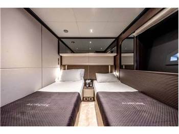 FERRETTI YACHTS 800