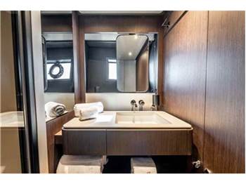 FERRETTI YACHTS 800