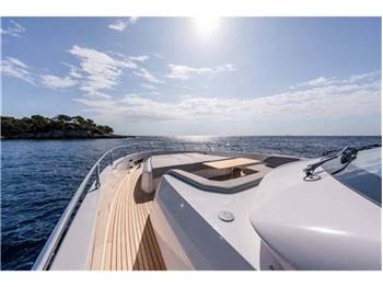 FERRETTI YACHTS 800