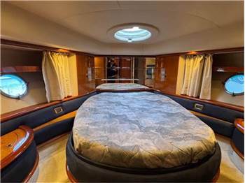 Azimut 62 fly