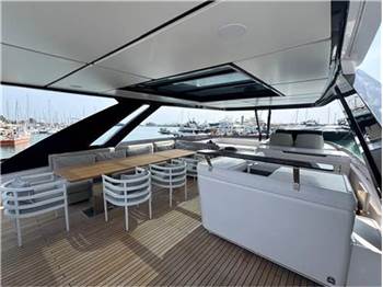 Ferretti yachts 860