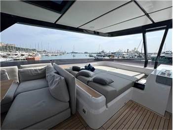 Ferretti yachts 860