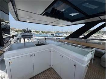 Ferretti yachts 860