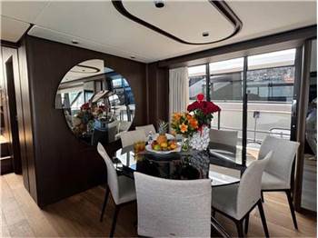 Ferretti yachts 860