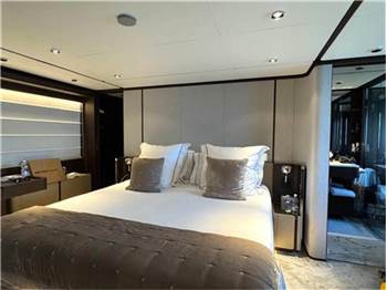 Ferretti yachts 860