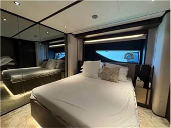 Ferretti yachts 860
