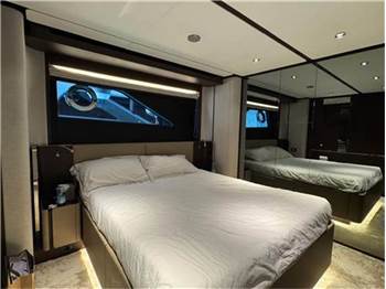 Ferretti yachts 860