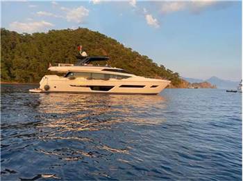 Ferretti yachts 780