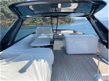 Ferretti yachts 780