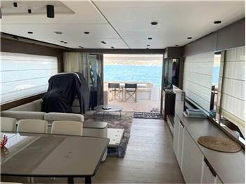 Ferretti yachts 780