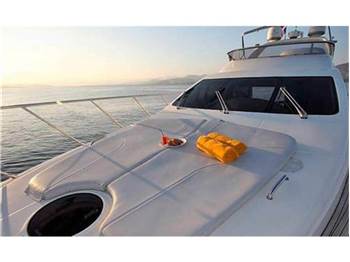 Azimut 62