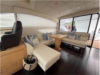 Pershing 64