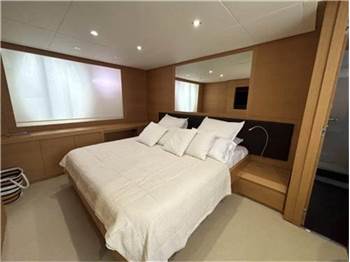 Pershing 64