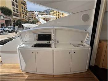 Pershing 64
