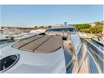 Pershing 92