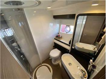 Ferretti yachts 550